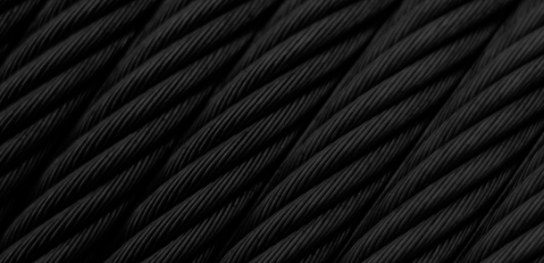 Renovación y sustitución de cables de acero de alta resistencia para garantizar la seguridad y suavidad en la tracción del ascensor.