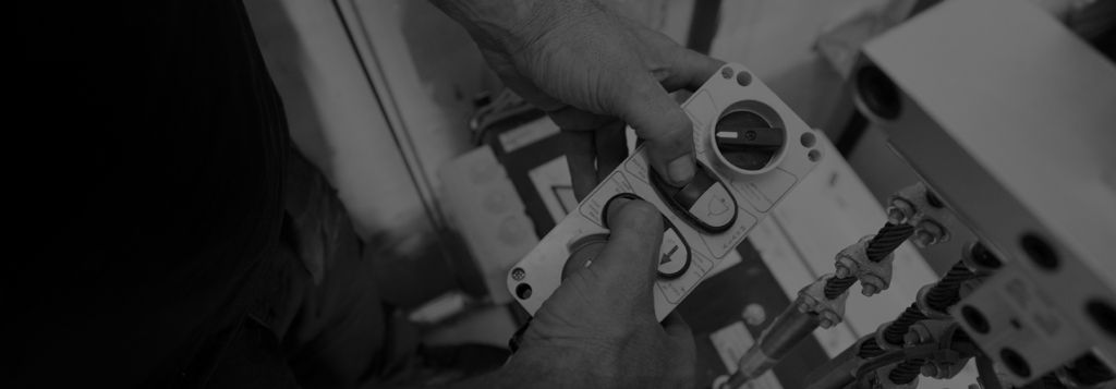 Fachada de la oficina de Ascensores Domingo en Elche, especialistas en mantenimiento de ascensores en Elche con más de 100 años de experiencia.